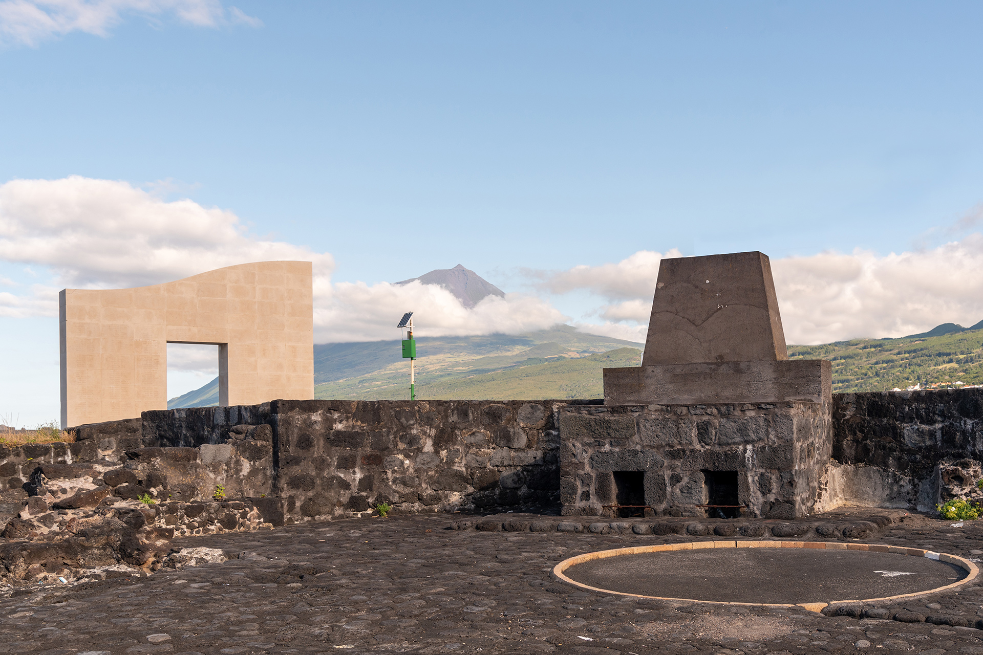 Monomento à Baleação e Traiol